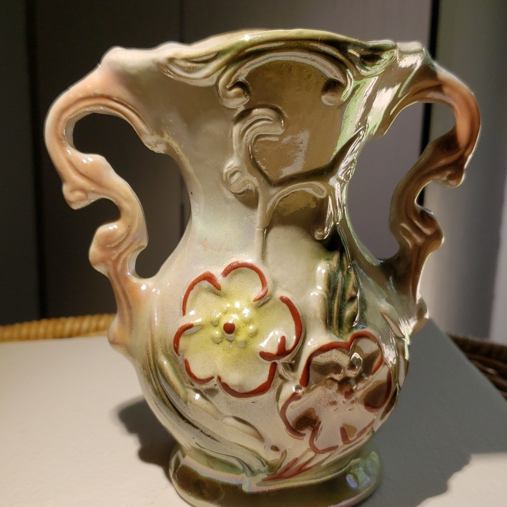 Vtg Brazilian lusterware vase 5in